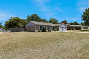 401 S Walnut Creek Dr, Mansfield, TX 76063 - Photo 1