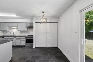 401 S Walnut Creek Dr, Mansfield, TX 76063 - Photo 11