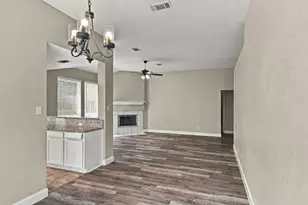 1107 Chancellorsville Pkwy, Grand Prairie, TX 75052 - Photo 9