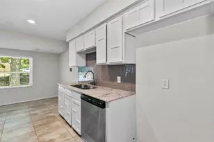 5001 Darrow Ln, Arlington, TX 76017 - Photo 9