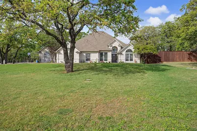 1029 Oakridge Court, Burleson, TX 76028 - Photo 3