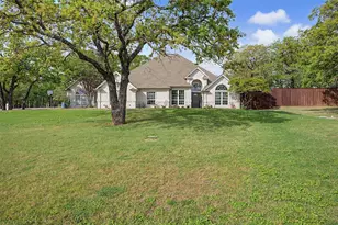 1029 Oakridge Ct, Burleson, TX 76028 - Photo 3