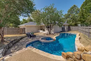 9008 Flicker Ln, Dallas, TX 75238 - Photo 21
