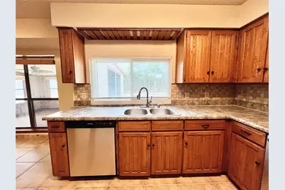 3904 Woodbury Court, Arlington, TX 76017 - Photo 9