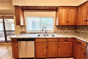 3904 Woodbury Ct, Arlington, TX 76017 - Photo 9