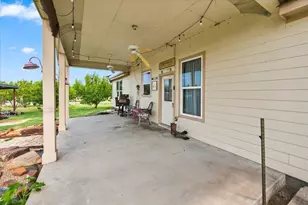 411 N 6th St, Coolidge, TX 76635 - Photo 23