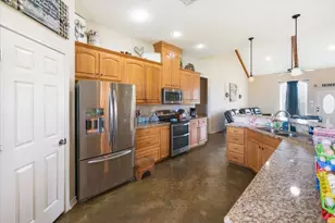 411 N 6th St, Coolidge, TX 76635 - Photo 9