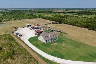 411 N 6th St, Coolidge, TX 76635 - Photo 3