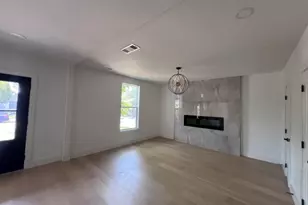 710 S Glasgow Dr, Dallas, TX 75223 - Photo 9