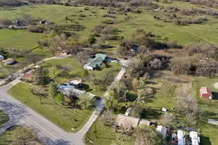 202 Johns Dr, Chico, TX 76431 - Photo 5