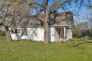 202 Johns Dr, Chico, TX 76431 - Photo 3