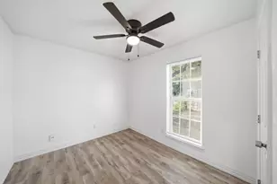10124 Shayna Dr, Dallas, TX 75217 - Photo 9