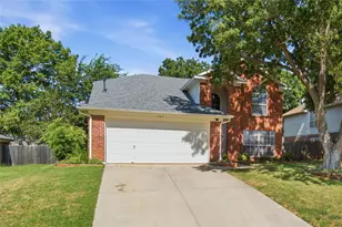 747 Cedar Leaf Cir, Lake Dallas, TX 75065 - Photo 3