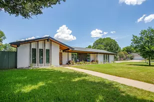 400 Glenn Dr, Hurst, TX 76053 - Photo 1