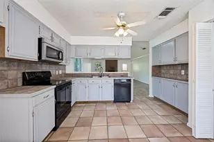 9008 Topperwind Ct, Fort Worth, TX 76134 - Photo 9
