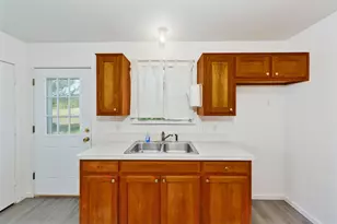 304 Missouri St, Bowie, TX 76230 - Photo 5