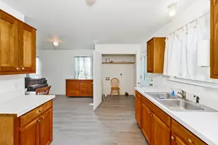 304 Missouri St, Bowie, TX 76230 - Photo 11