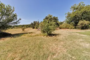 304 Missouri St, Bowie, TX 76230 - Photo 13