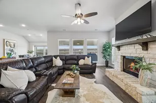 1005 Longbow Ln, Crowley, TX 76036 - Photo 9