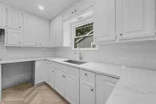 219 W Taylor St, Sherman, TX 75092 - Photo 5