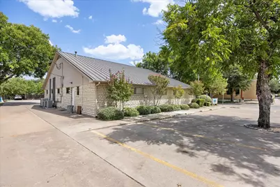 310 W Bluff Street, Granbury, TX 76048 - Photo 11