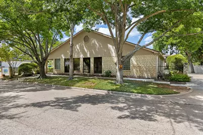 310 W Bluff Street, Granbury, TX 76048 - Photo 9