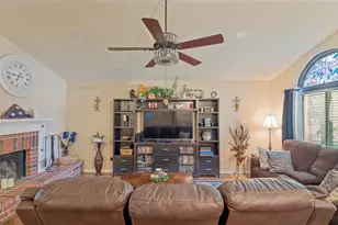 2910 Spinner Ln, Grand Prairie, TX 75052 - Photo 5