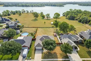 408 Hardwicke Ln, Little Elm, TX 75068 - Photo 3