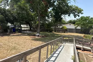 2233 Park Lake Dr, Waco, TX 76708 - Photo 11