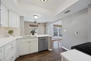 12823 Burninglog Ln, Dallas, TX 75243 - Photo 11