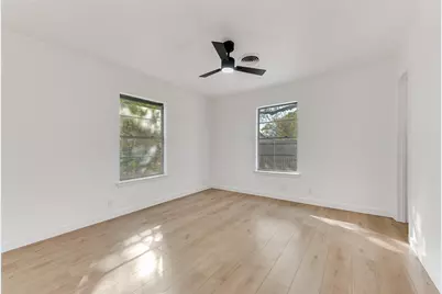1105 W White Avenue, McKinney, TX 75069 - Photo 3