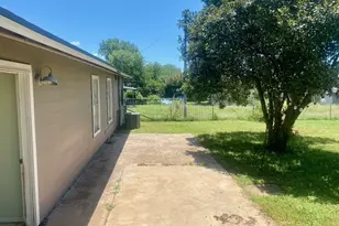 720 N West St, Burnet, TX 78611 - Photo 21