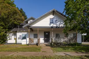 310 S Rusk St, Groesbeck, TX 76642 - Photo 1