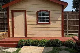 111 Ivy Ln, Roanoke, TX 76262 - Photo 11