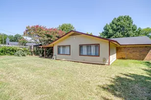 731 NW Wood St, Burleson, TX 76028 - Photo 35