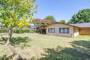 731 NW Wood St, Burleson, TX 76028 - Photo 37