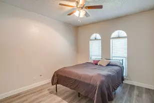 731 NW Wood St, Burleson, TX 76028 - Photo 17