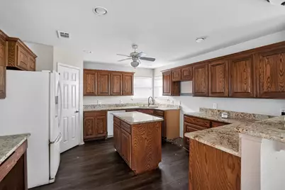 900 Mistflower Avenue, Burleson, TX 76028 - Photo 5