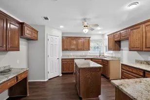 900 Mistflower Ave, Burleson, TX 76028 - Photo 11