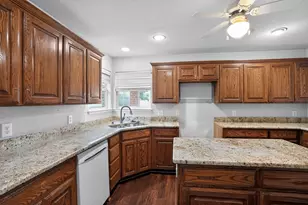 900 Mistflower Ave, Burleson, TX 76028 - Photo 13