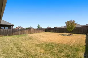 3250 Hunters Gln Dr, Aubrey, TX 76227 - Photo 25