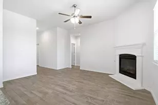 3250 Hunters Gln Dr, Aubrey, TX 76227 - Photo 5