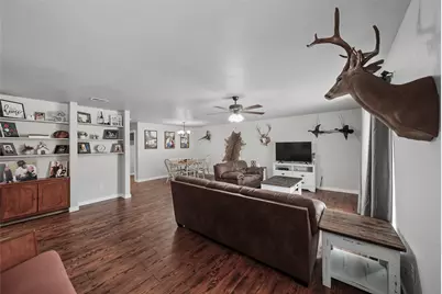 909 Shady Oaks, Bridgeport, TX 76426 - Photo 9