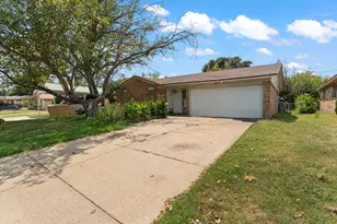 1825 Avenue B, Grand Prairie, TX 75051 - Photo 3