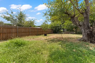 1825 Avenue B, Grand Prairie, TX 75051 - Photo 13
