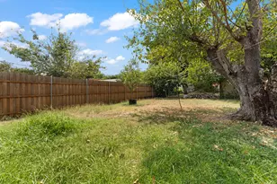1825 Avenue B, Grand Prairie, TX 75051 - Photo 13