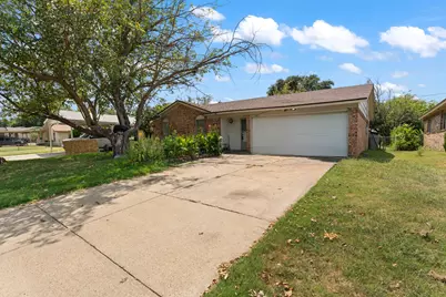 1825 Avenue B, Grand Prairie, TX 75051 - Photo 3