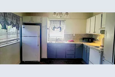 402 S Avenue D, Olney, TX 76374 - Photo 9