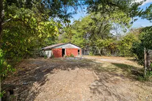 1008 W 10th St, Bonham, TX 75418 - Photo 21