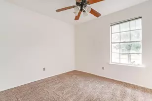 828 Lynne Ln, Burleson, TX 76028 - Photo 5